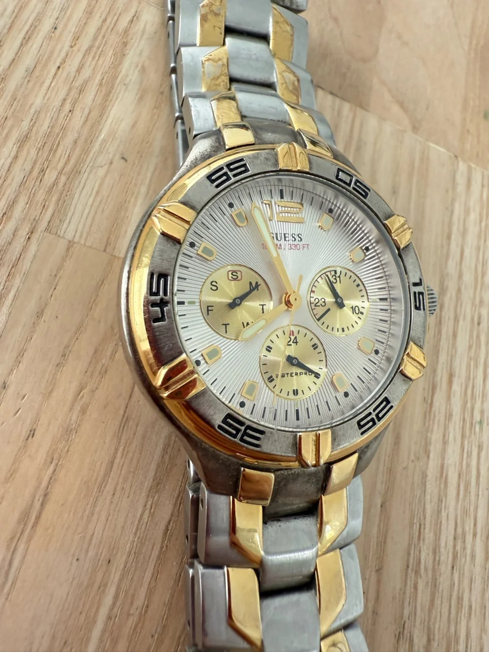 Guess mens waterpro two-tone watch NEW BATTERY